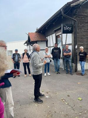 Peter Hofelich moderiert den ersten historischen Ortsspaziergang