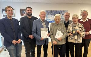 Ehrungen: v.L. Jakob Unrath, Ardian Ponik, Günther Frank, Rolf Uetzels, Peter Hofelich, Helga Piske, Johann Schwarz